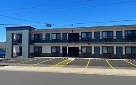 Seven Seas Inn & Suites